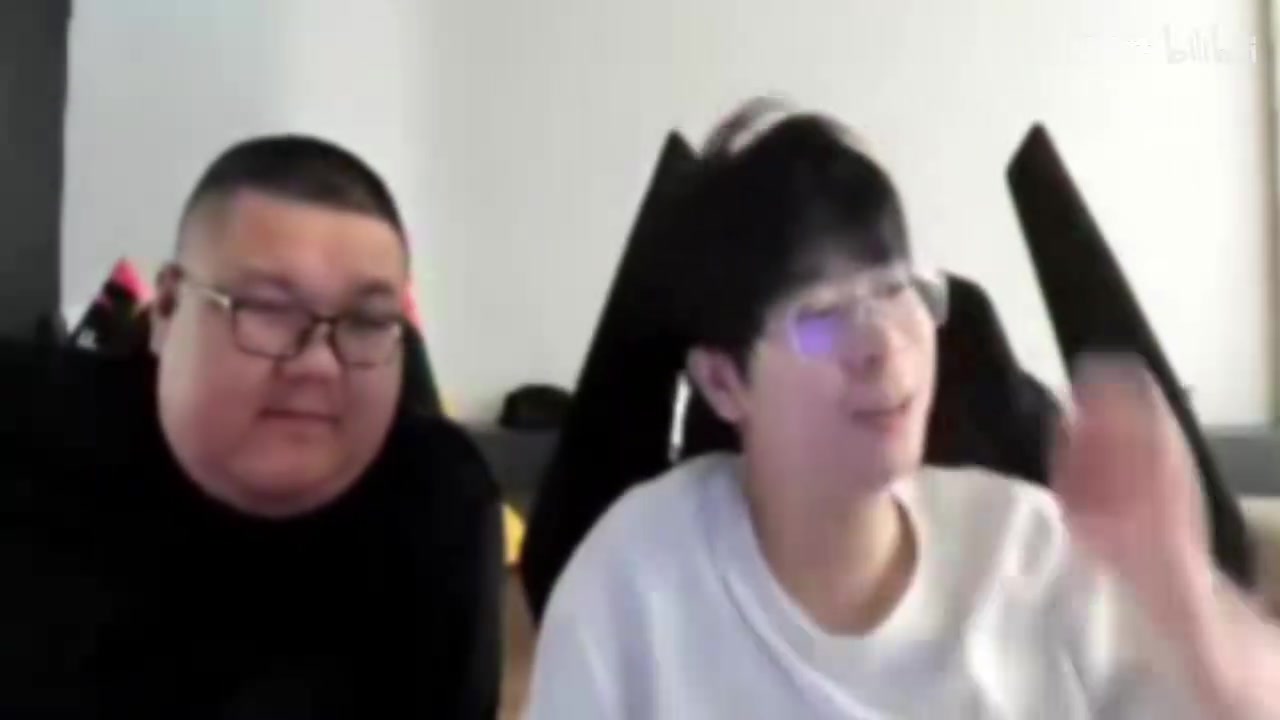 QingTian:zhuo哥是被教练压力的不想打了,战马想把zhuo哥毁了